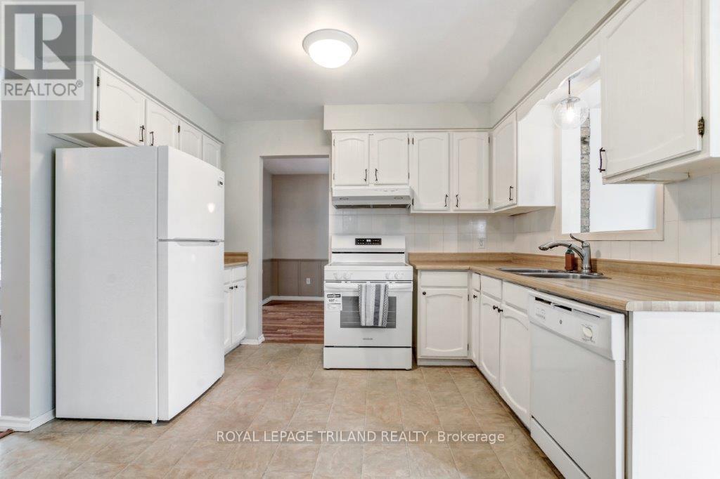 23 Dyer Street, St. Thomas, Ontario  N5R 5K2 - Photo 9 - X12281008