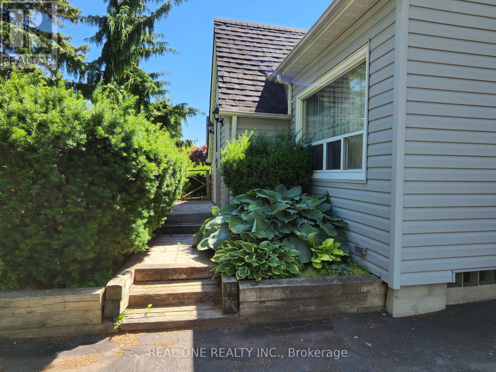 9 Erlane Avenue, Markham, Ontario  L3P 1C8 - Photo 2 - N12280977