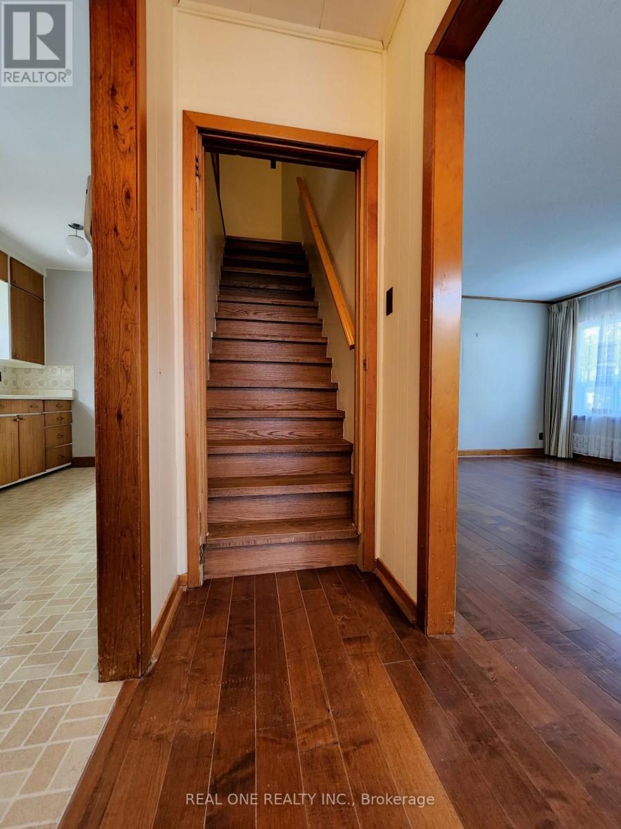 9 Erlane Avenue, Markham, Ontario  L3P 1C8 - Photo 3 - N12280977