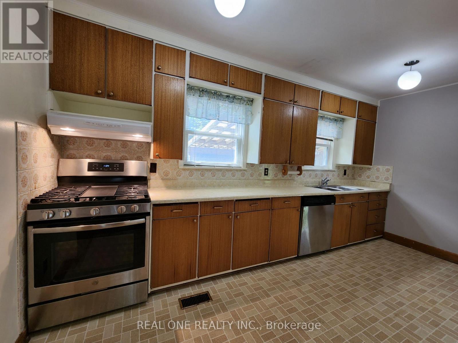 9 Erlane Avenue, Markham, Ontario  L3P 1C8 - Photo 4 - N12280977
