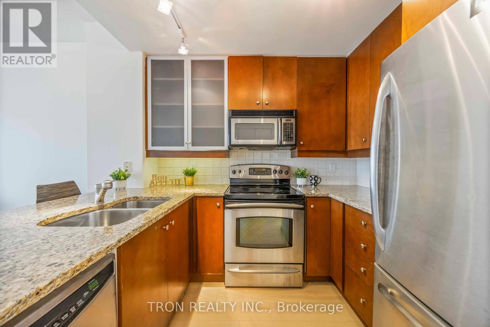 1905 - 438 King Street W, Toronto, Ontario  M5V 3T9 - Photo 11 - C12280725