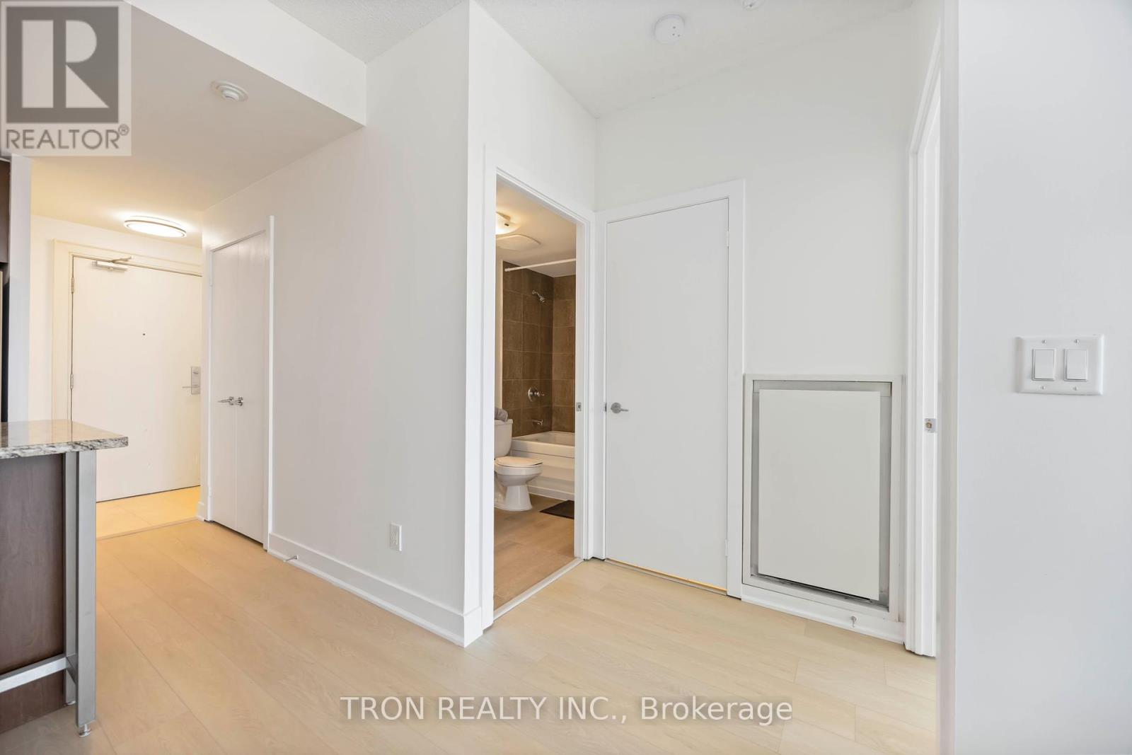 1905 - 438 King Street W, Toronto, Ontario  M5V 3T9 - Photo 20 - C12280725