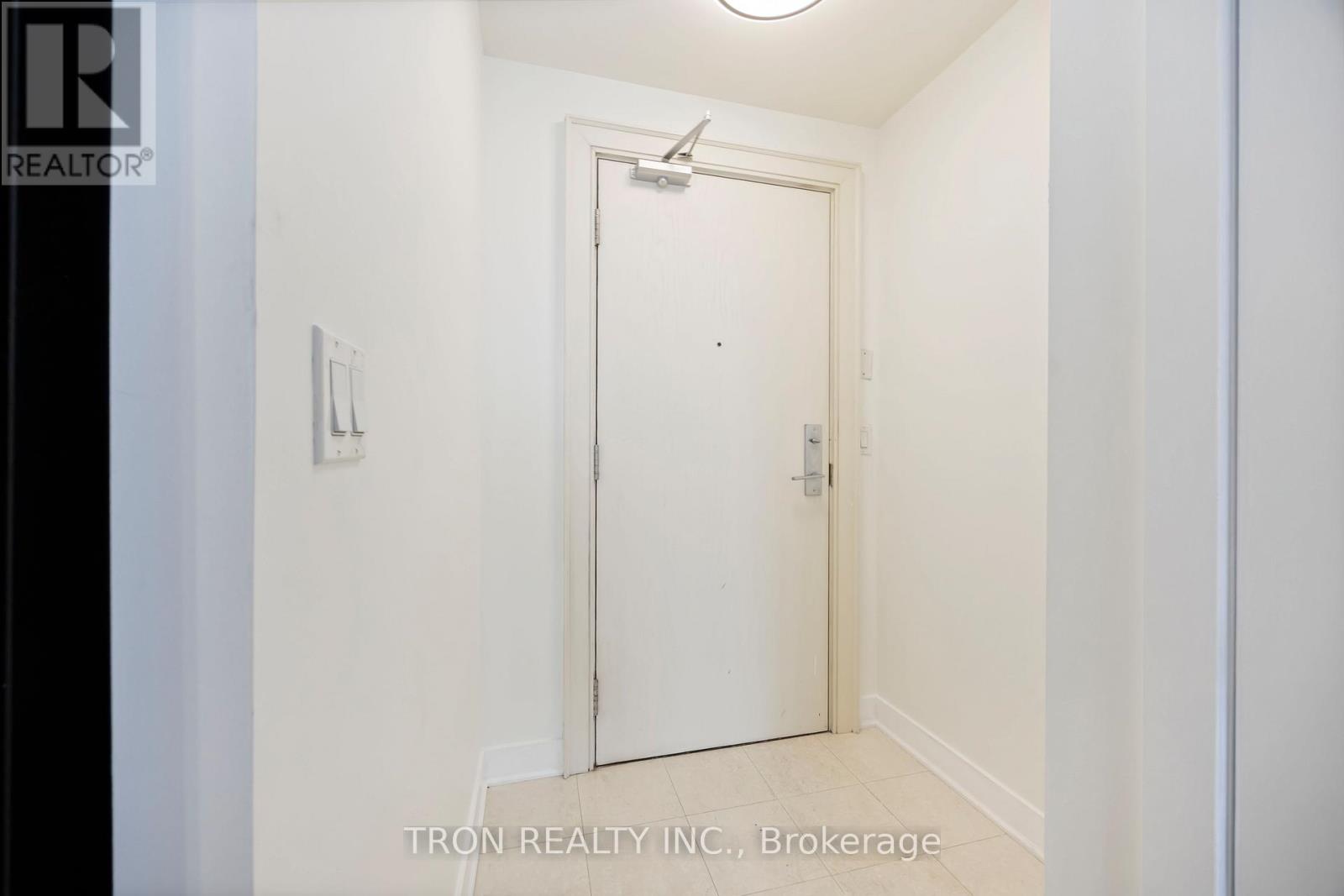 1905 - 438 King Street W, Toronto, Ontario  M5V 3T9 - Photo 5 - C12280725