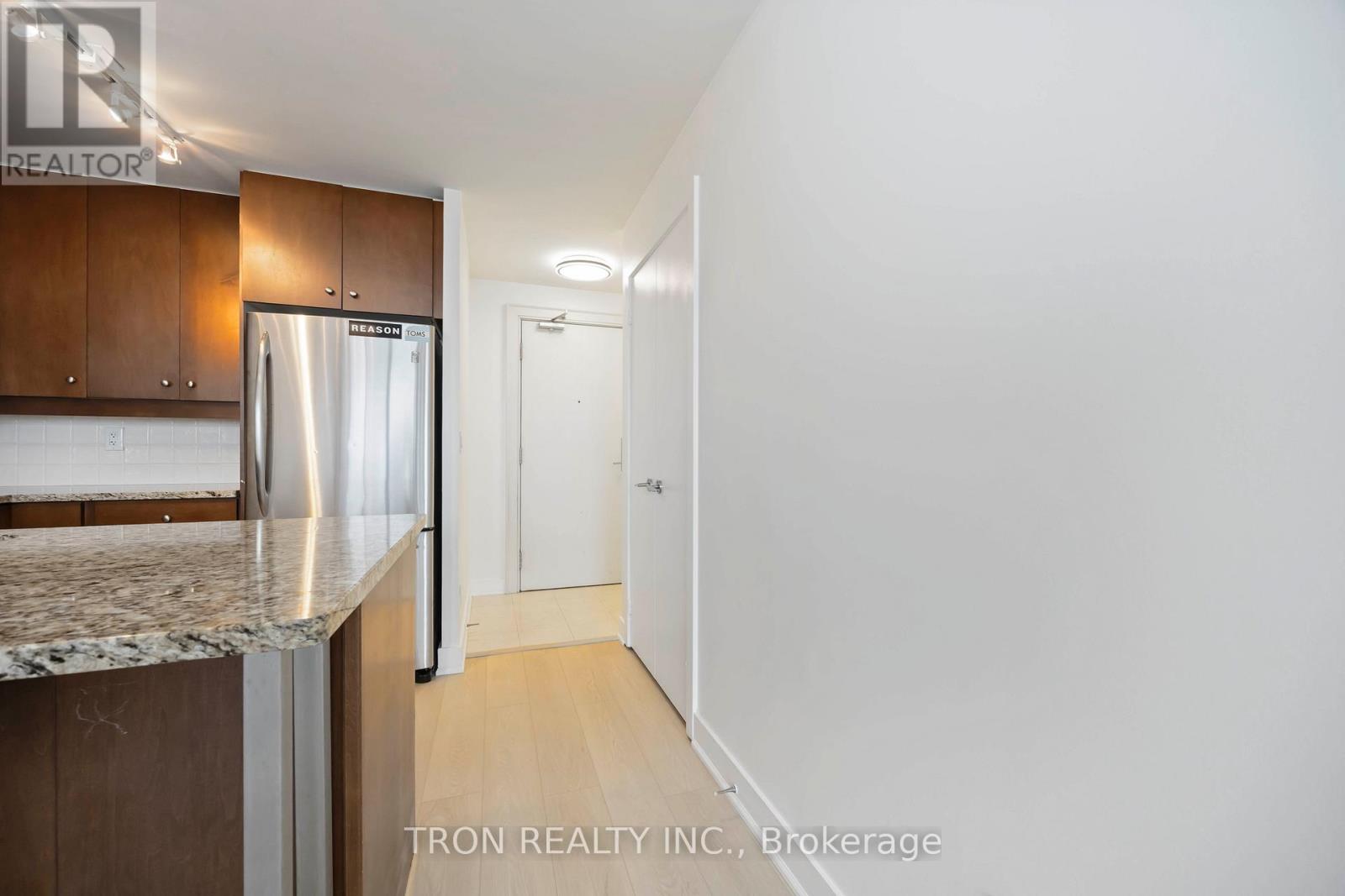 1905 - 438 King Street W, Toronto, Ontario  M5V 3T9 - Photo 6 - C12280725