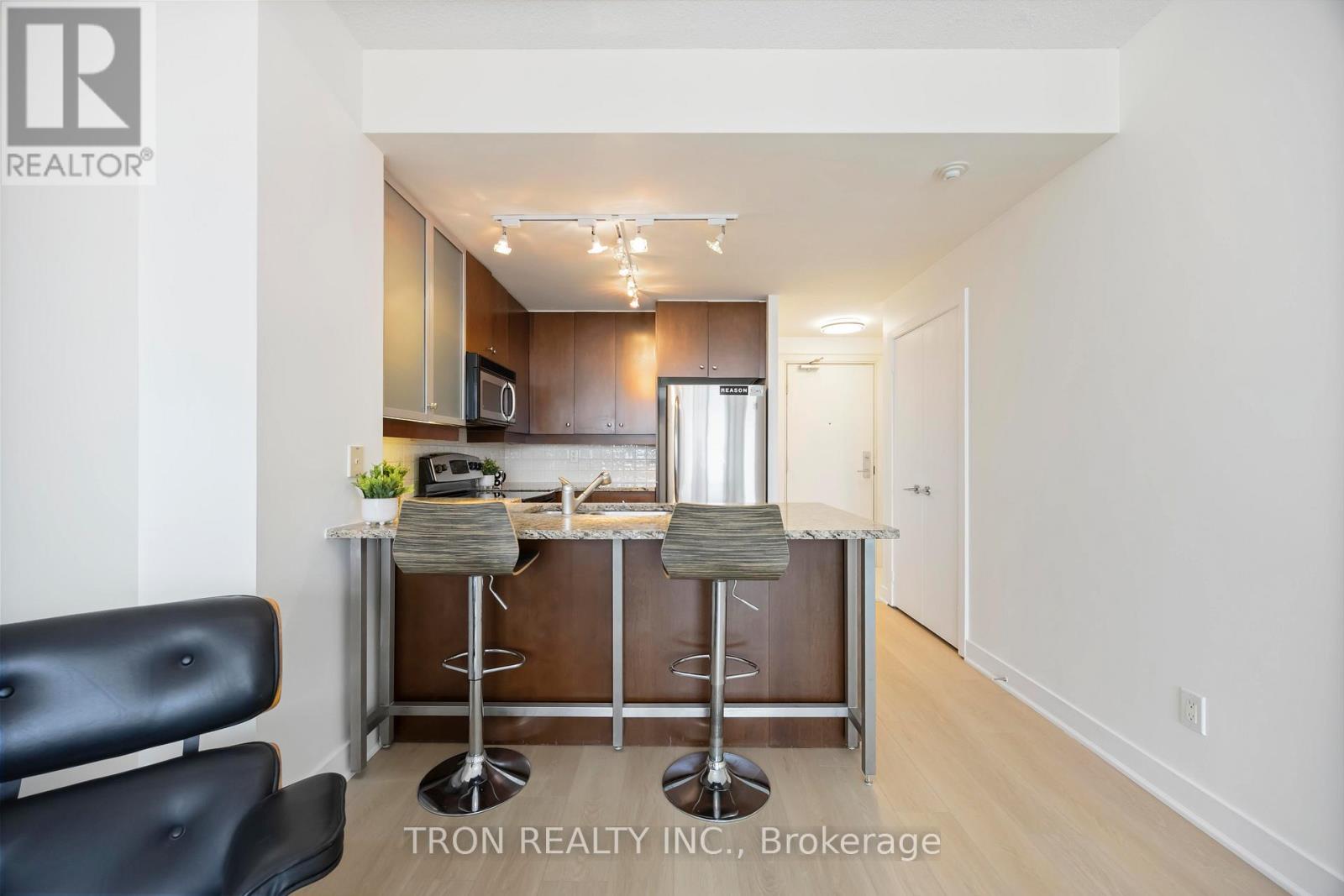 1905 - 438 King Street W, Toronto, Ontario  M5V 3T9 - Photo 8 - C12280725