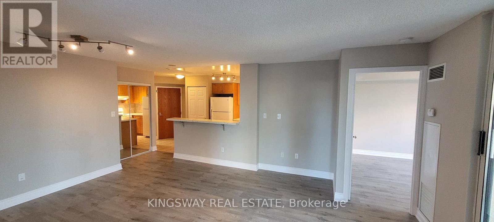 812 - 7 Lorraine Drive, Toronto, Ontario  M2N 7H2 - Photo 4 - C12281035
