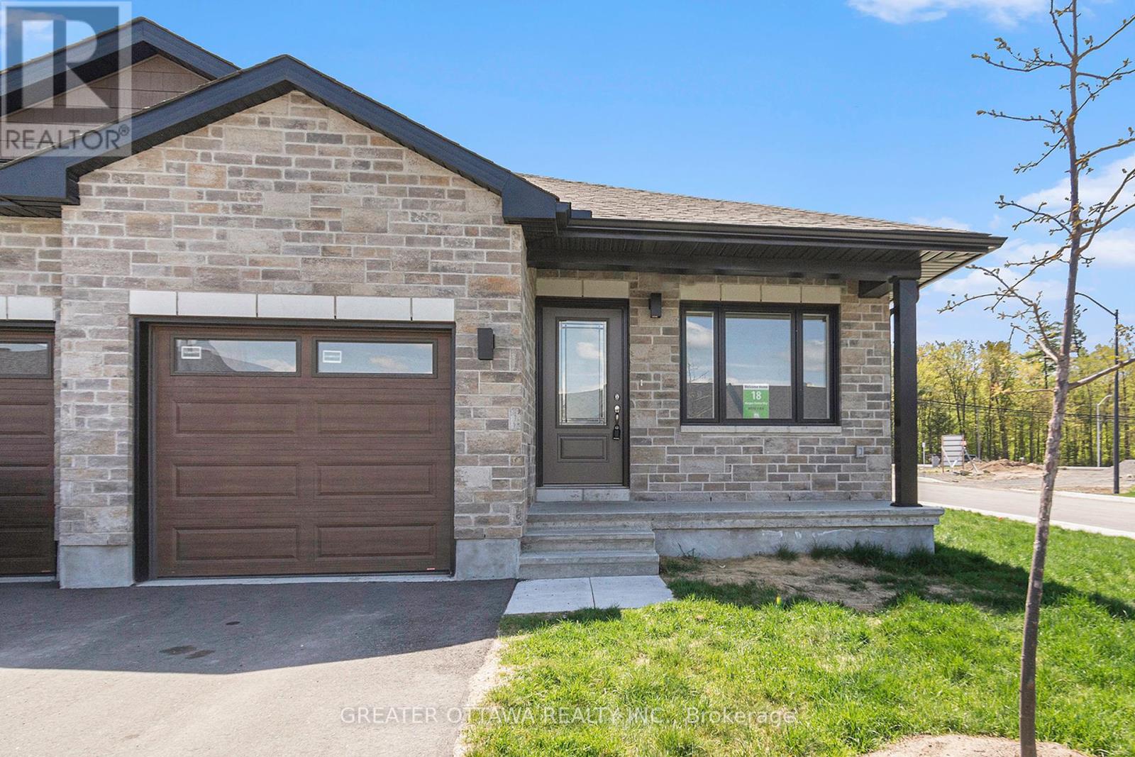 18 Morgan Clouthier Way, Arnprior, Ontario  K7S 0K1 - Photo 2 - X12281069