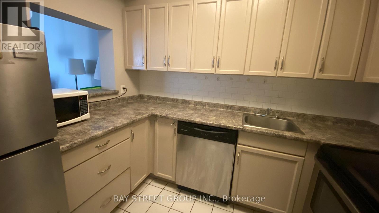 902 - 284 Bloor Street W, Toronto, Ontario  M5S 3B8 - Photo 4 - C12281058