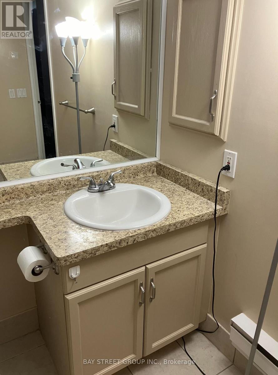 902 - 284 Bloor Street W, Toronto, Ontario  M5S 3B8 - Photo 6 - C12281058