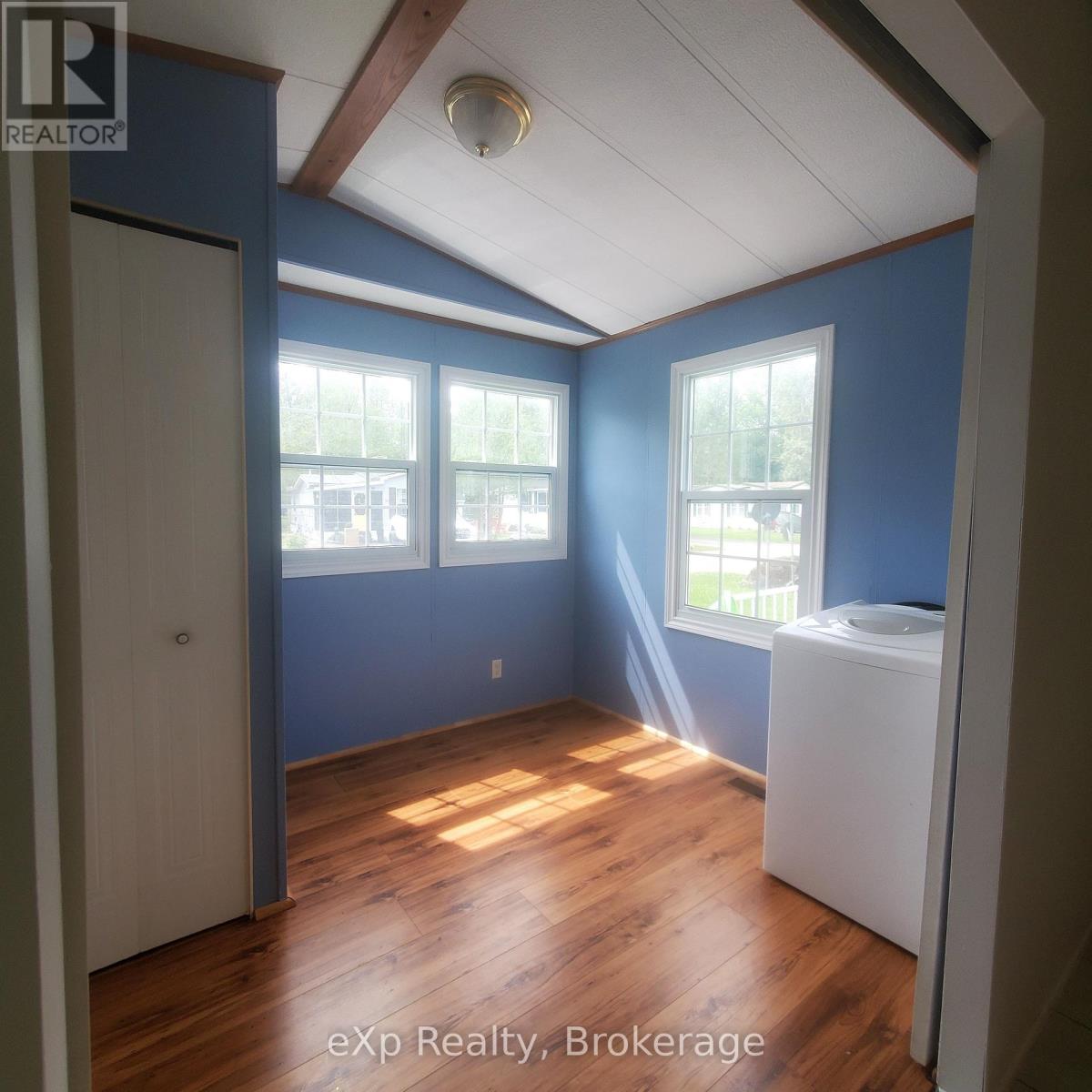 24 Prince Charles Avenue N, Springwater, Ontario  L0L 1P0 - Photo 11 - S12281068
