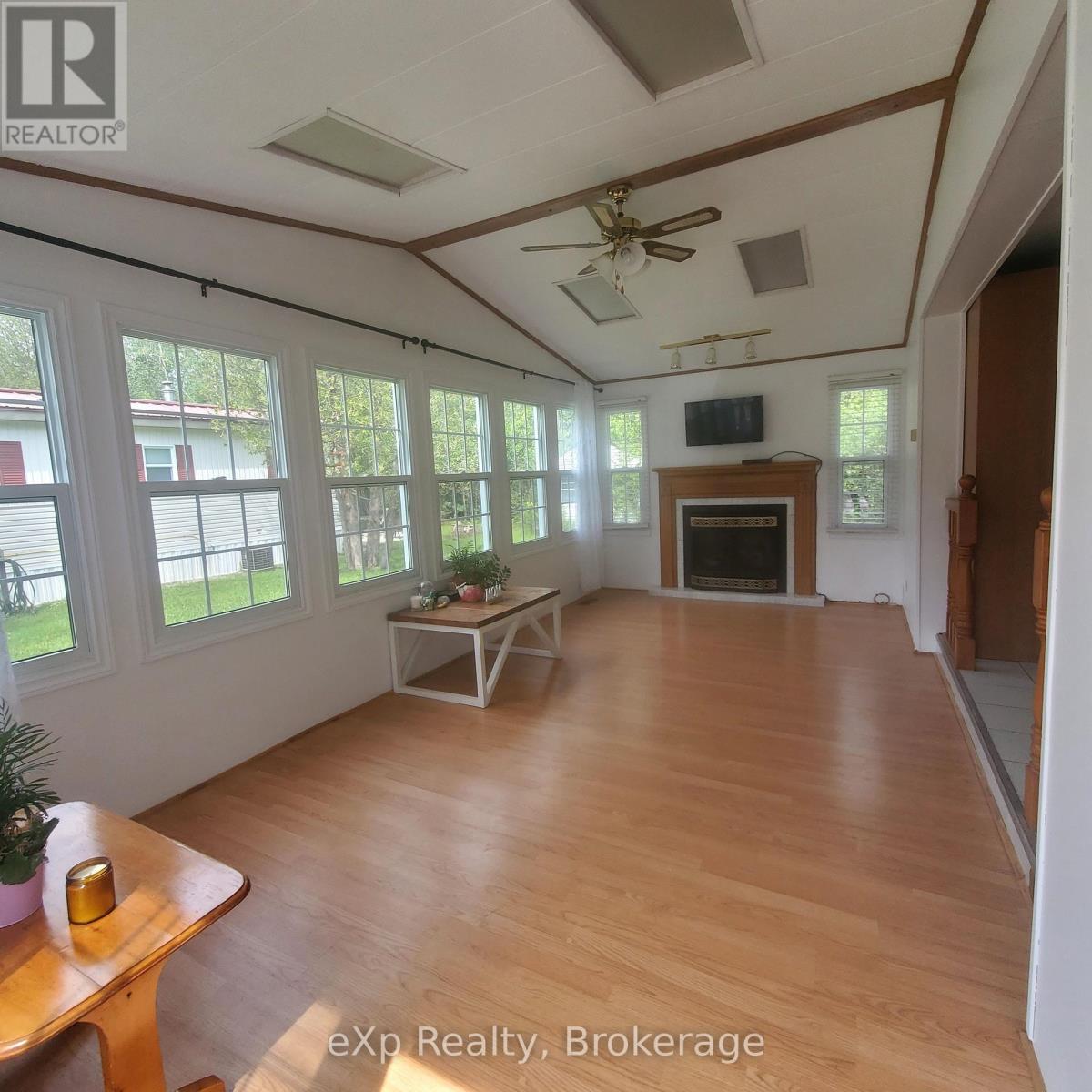 24 Prince Charles Avenue N, Springwater, Ontario  L0L 1P0 - Photo 5 - S12281068