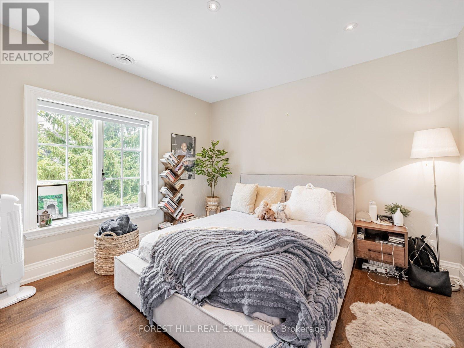302 Pinehurst Drive W, Oakville, Ontario  L6J 4X3 - Photo 23 - W12274424