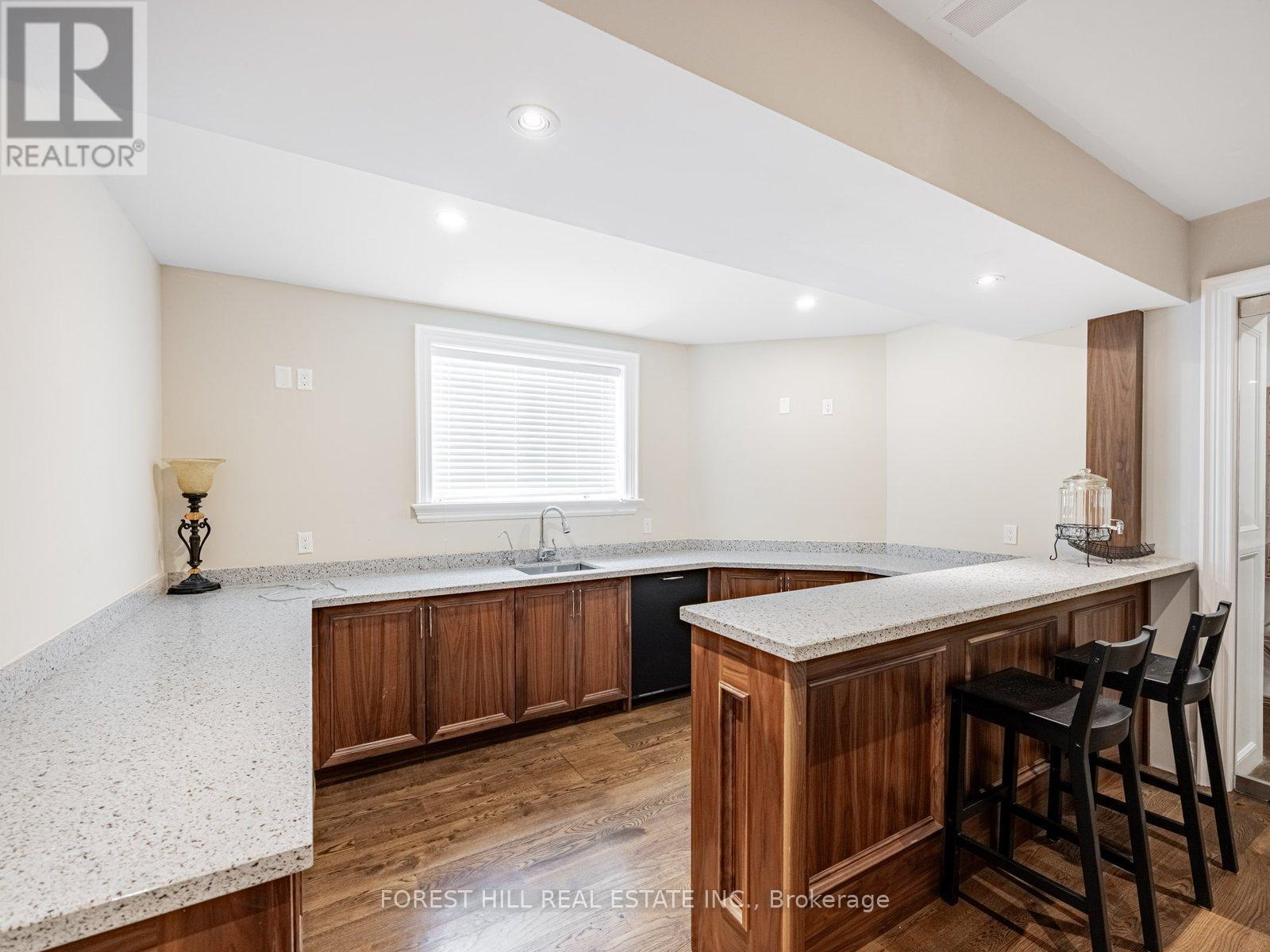 302 Pinehurst Drive W, Oakville, Ontario  L6J 4X3 - Photo 34 - W12274424