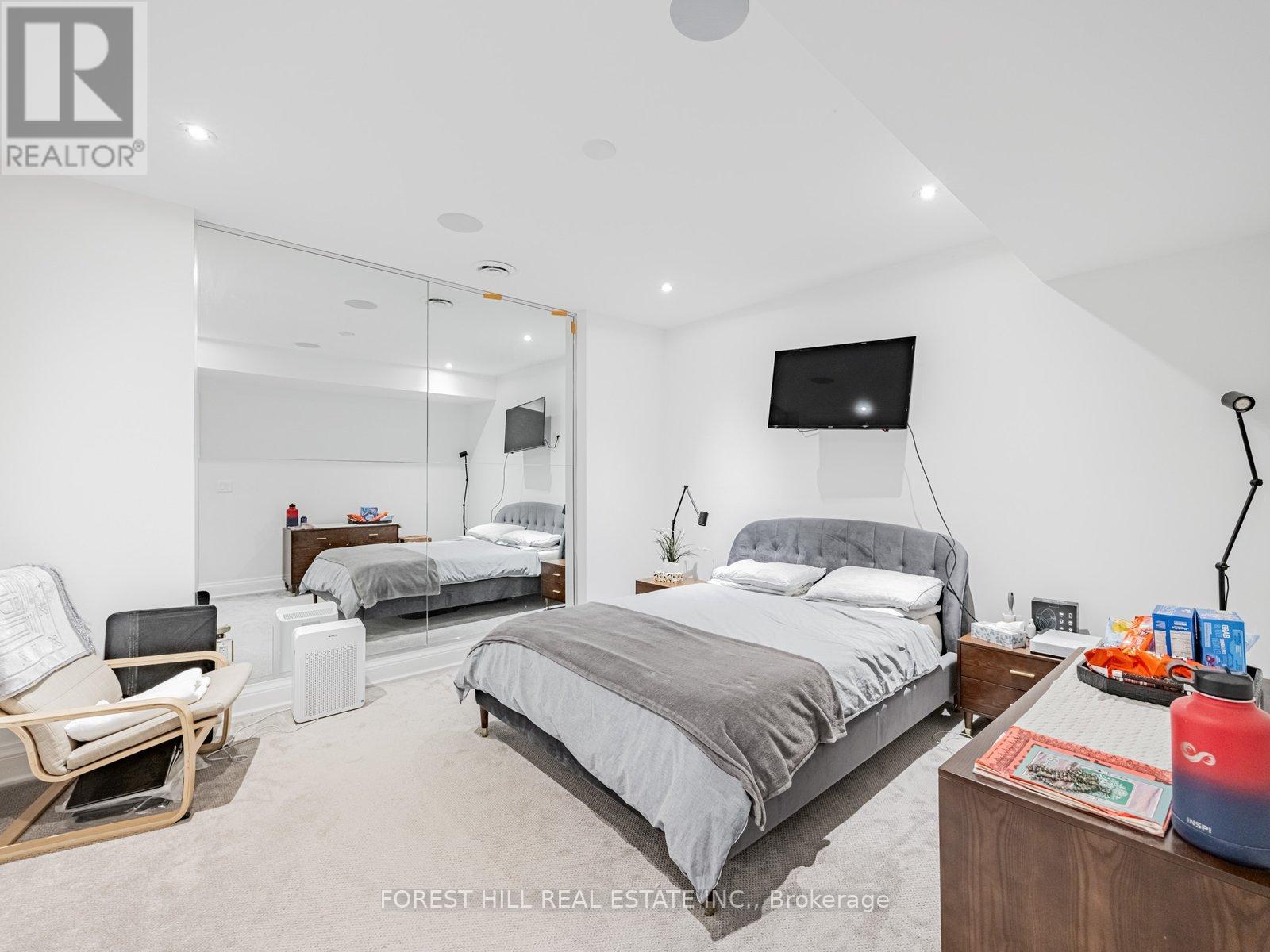 302 Pinehurst Drive W, Oakville, Ontario  L6J 4X3 - Photo 38 - W12274424