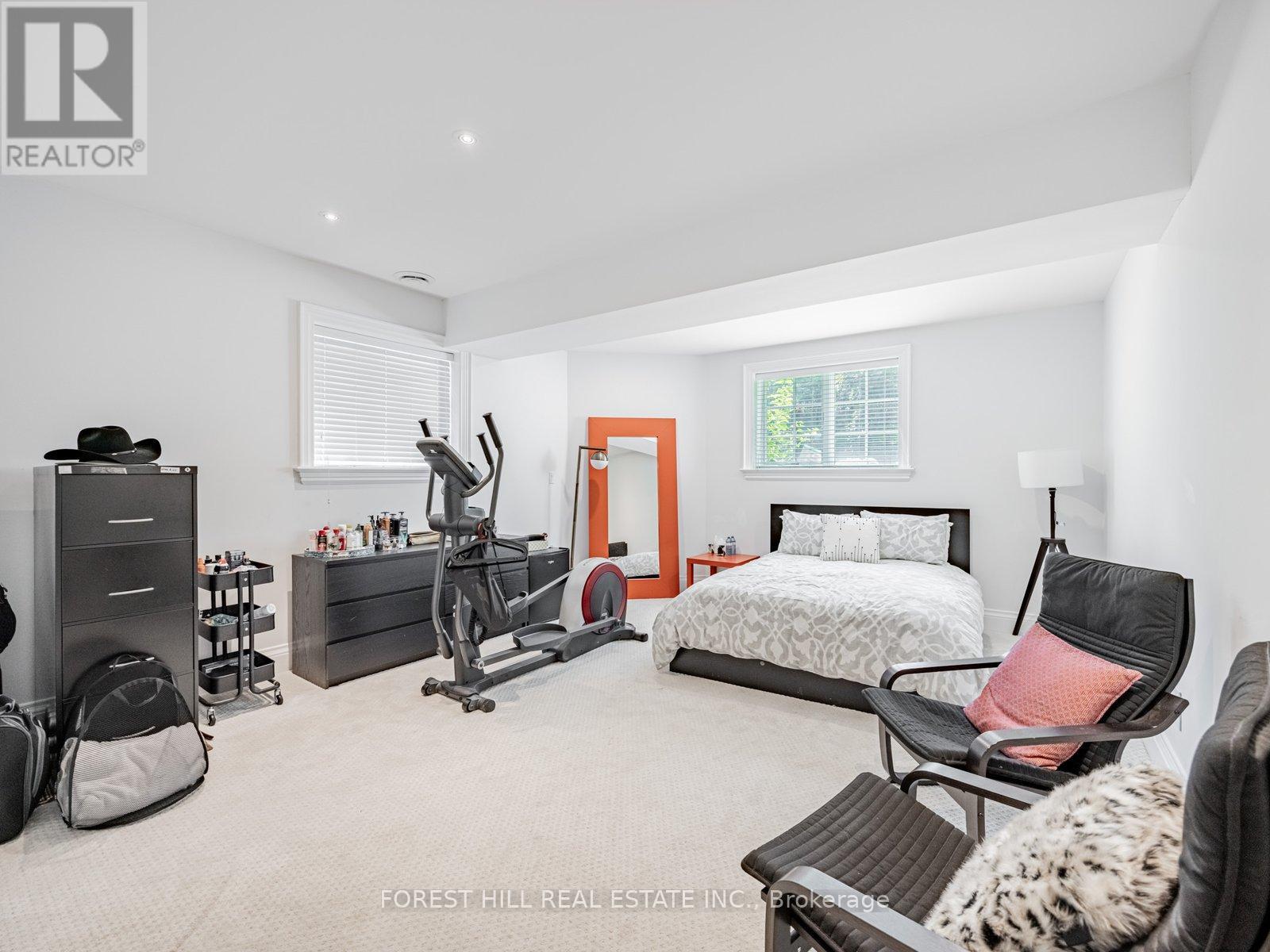 302 Pinehurst Drive W, Oakville, Ontario  L6J 4X3 - Photo 39 - W12274424