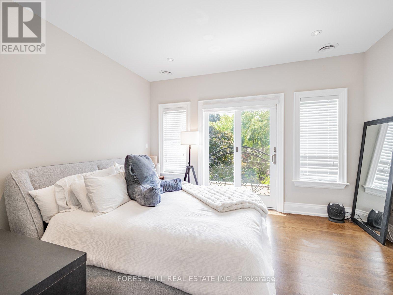 302 Pinehurst Drive W, Oakville, Ontario  L6J 4X3 - Photo 25 - W12274424
