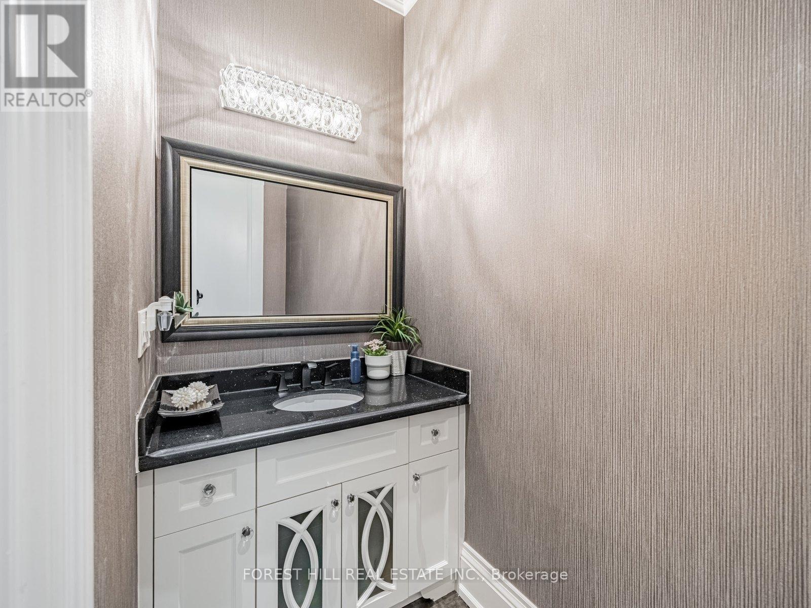 302 Pinehurst Drive W, Oakville, Ontario  L6J 4X3 - Photo 14 - W12274424