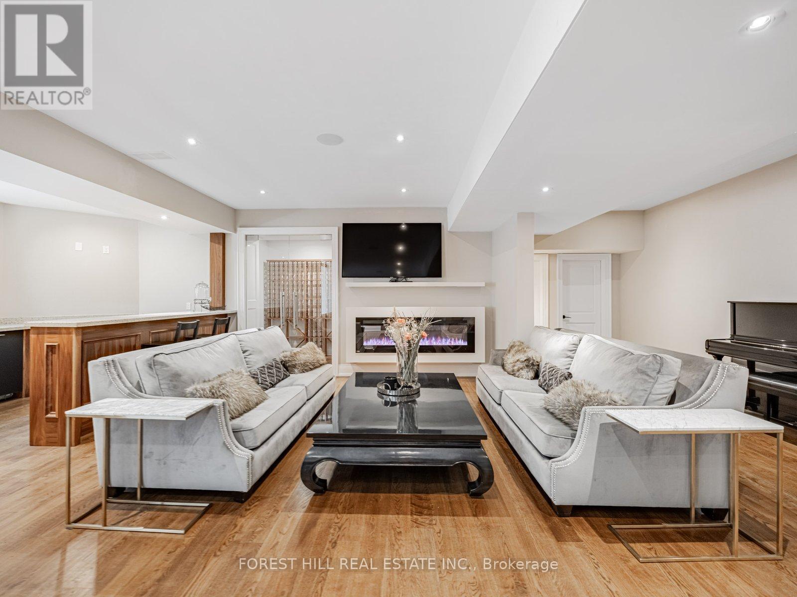302 Pinehurst Drive W, Oakville, Ontario  L6J 4X3 - Photo 33 - W12274424