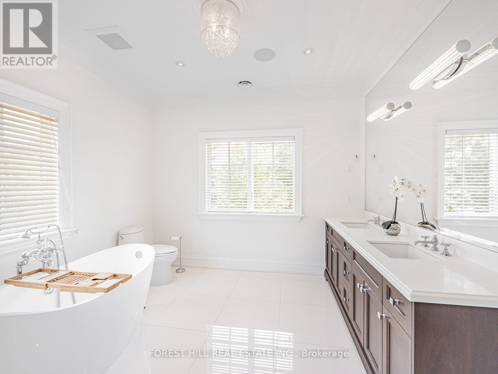 302 Pinehurst Drive W, Oakville, Ontario  L6J 4X3 - Photo 21 - W12274424