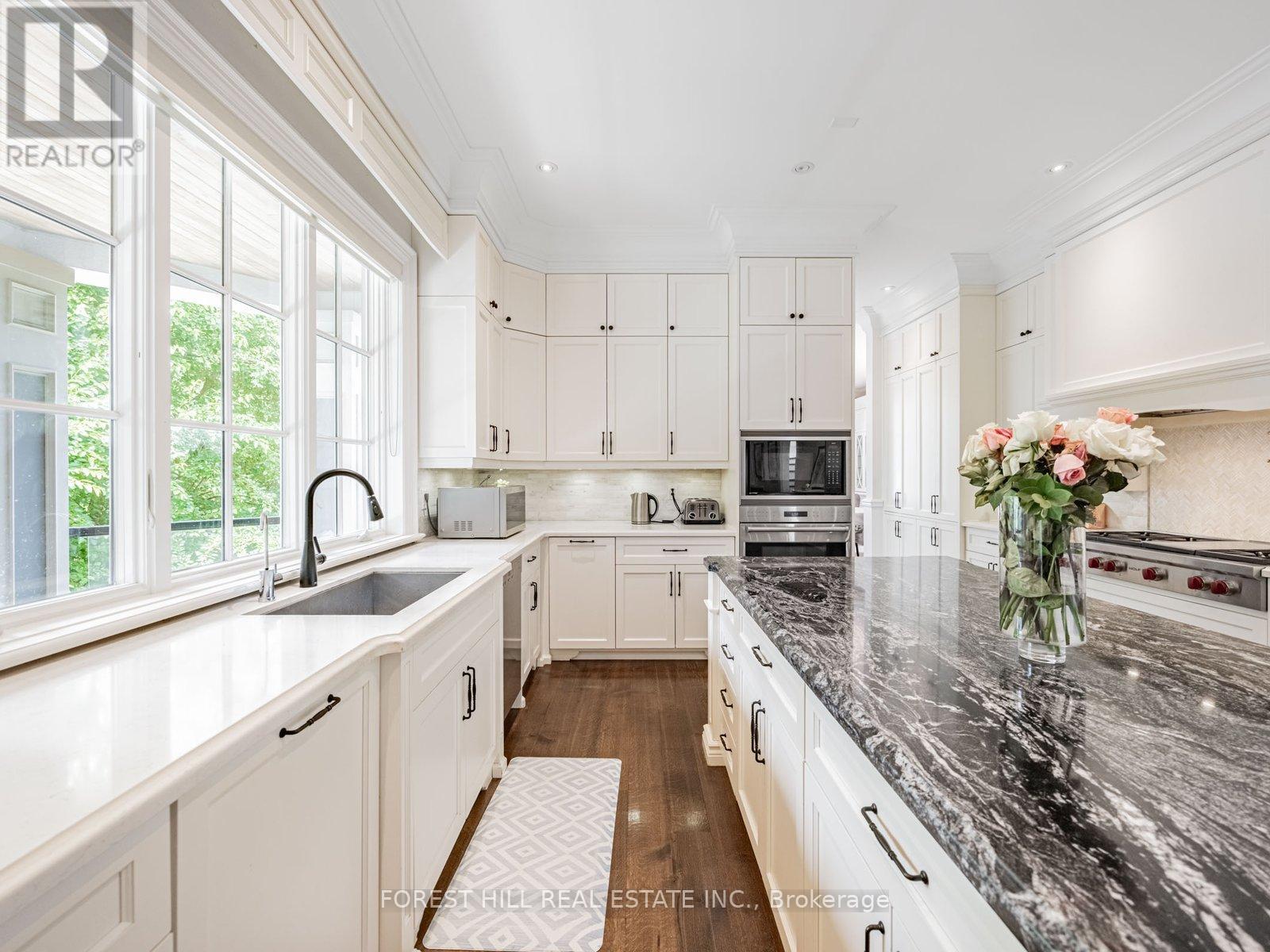 302 Pinehurst Drive W, Oakville, Ontario  L6J 4X3 - Photo 11 - W12274424