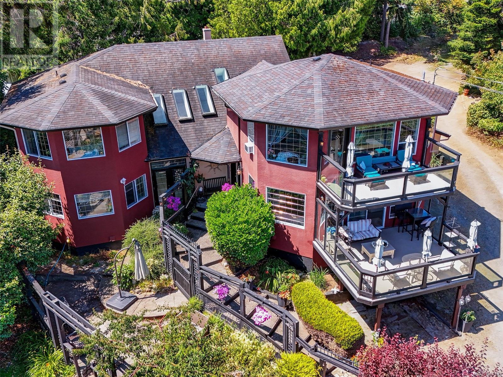 8626 Lochside Dr, North Saanich, British Columbia