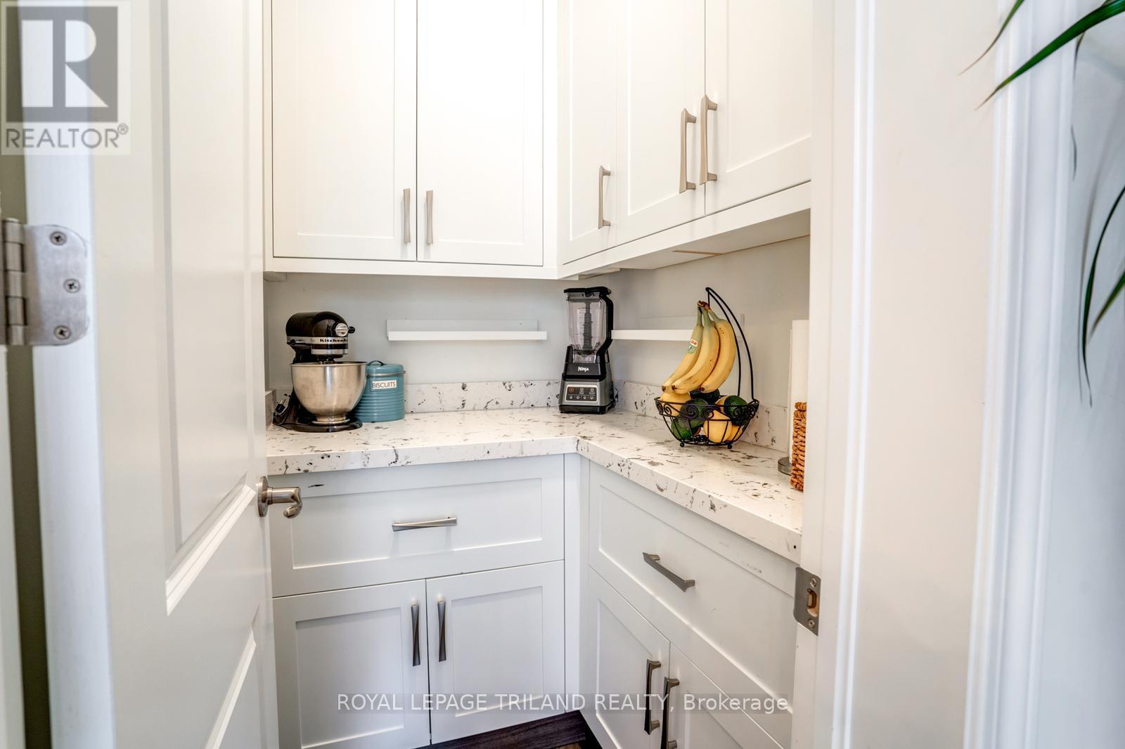 63 Ten Pines Road, Vaughan (Kleinburg), Ontario  L4H 5B4 - Photo 18 - N12281174