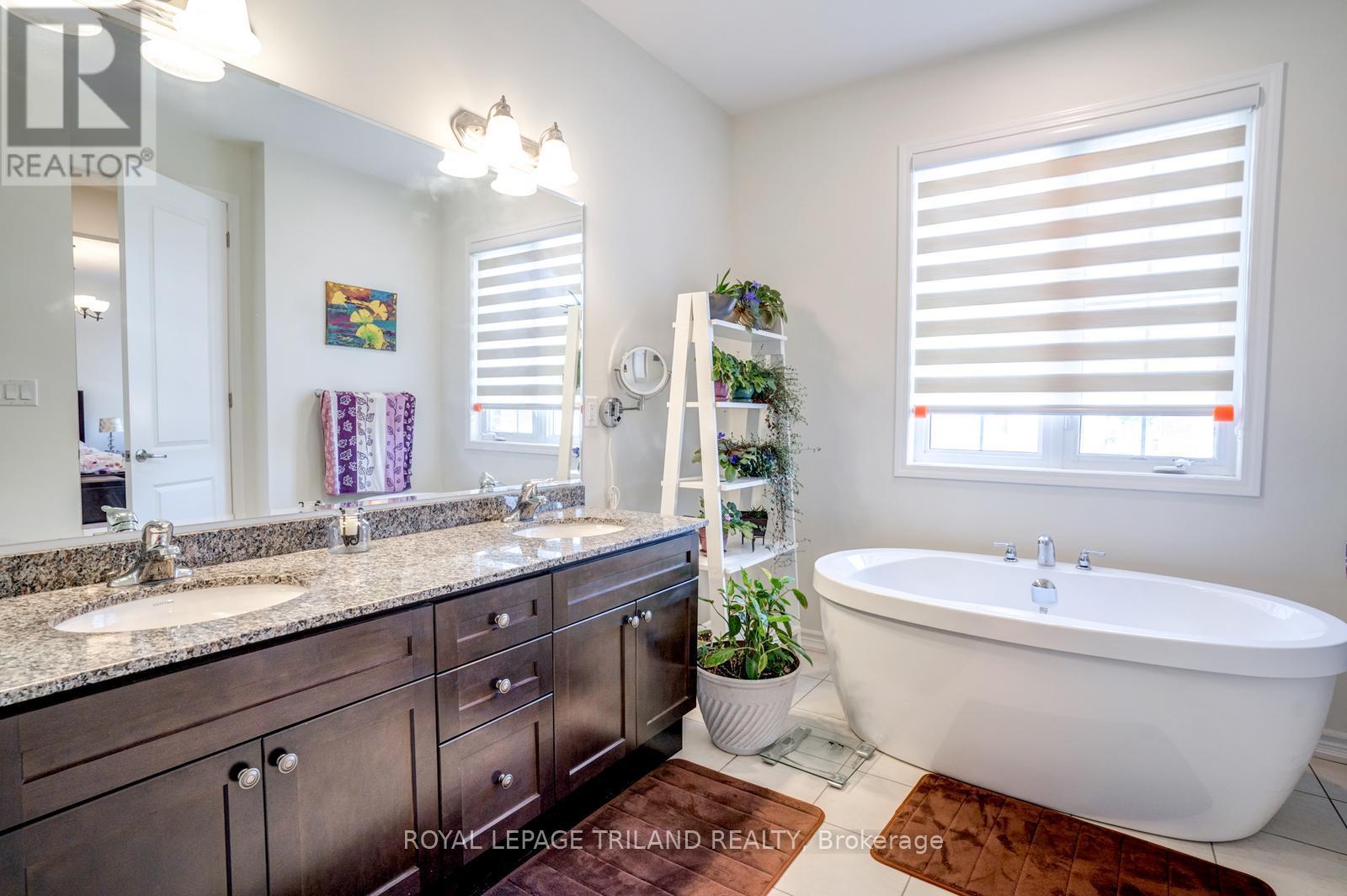 63 Ten Pines Road, Vaughan (Kleinburg), Ontario  L4H 5B4 - Photo 28 - N12281174