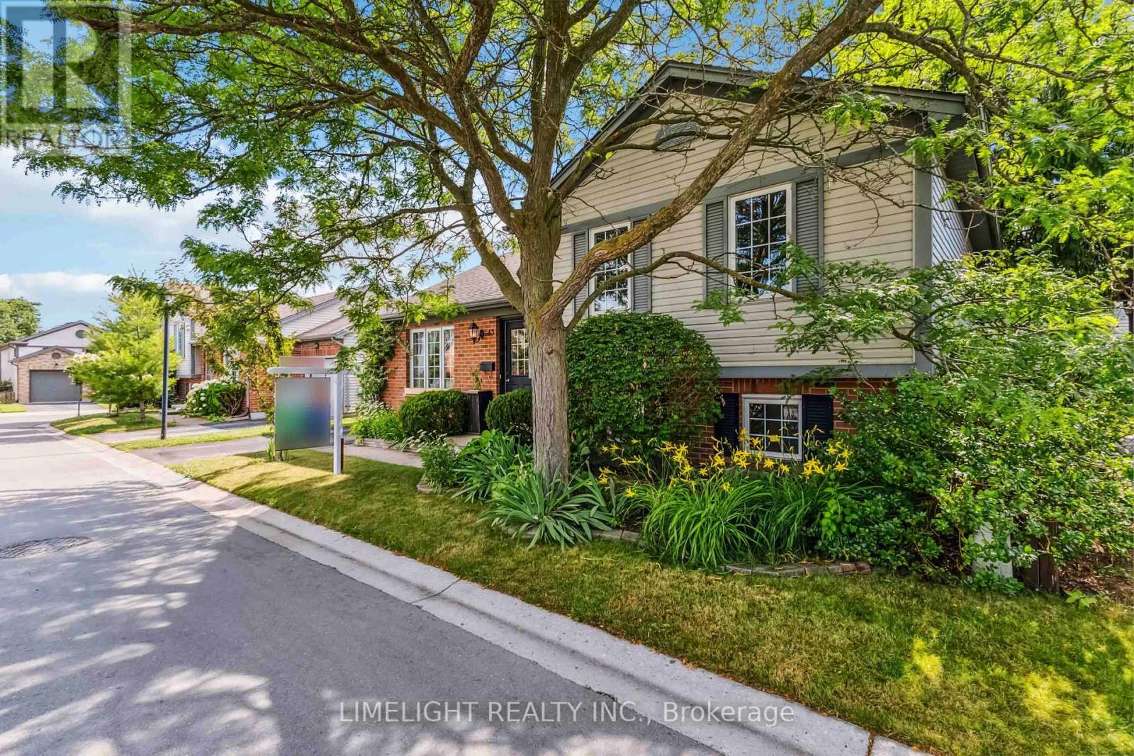 43 - 335 Lighthouse Road, London South, Ontario  N6M 1J8 - Photo 2 - X12281179