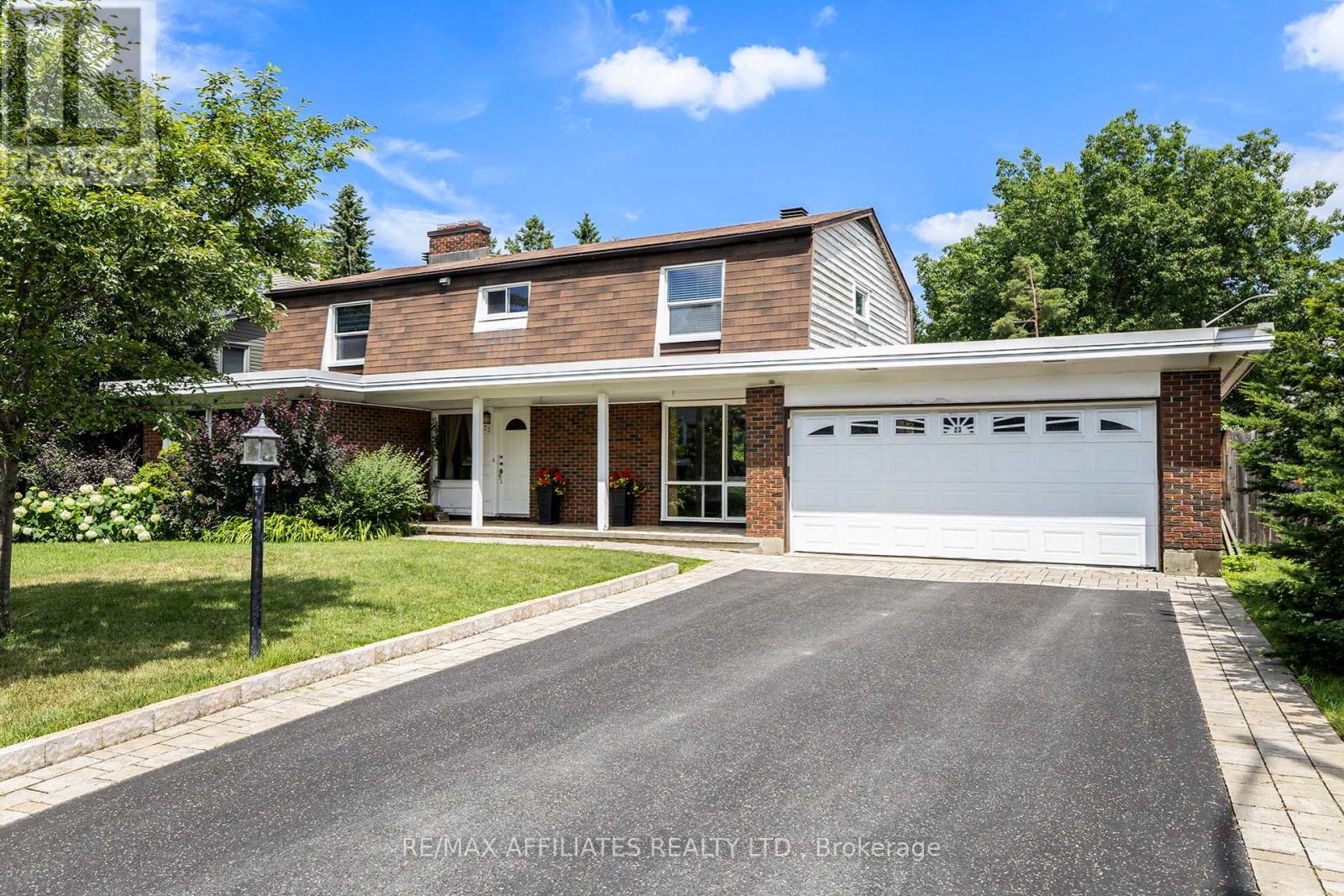 Property at 23 SIOUX CRESCENT image 3