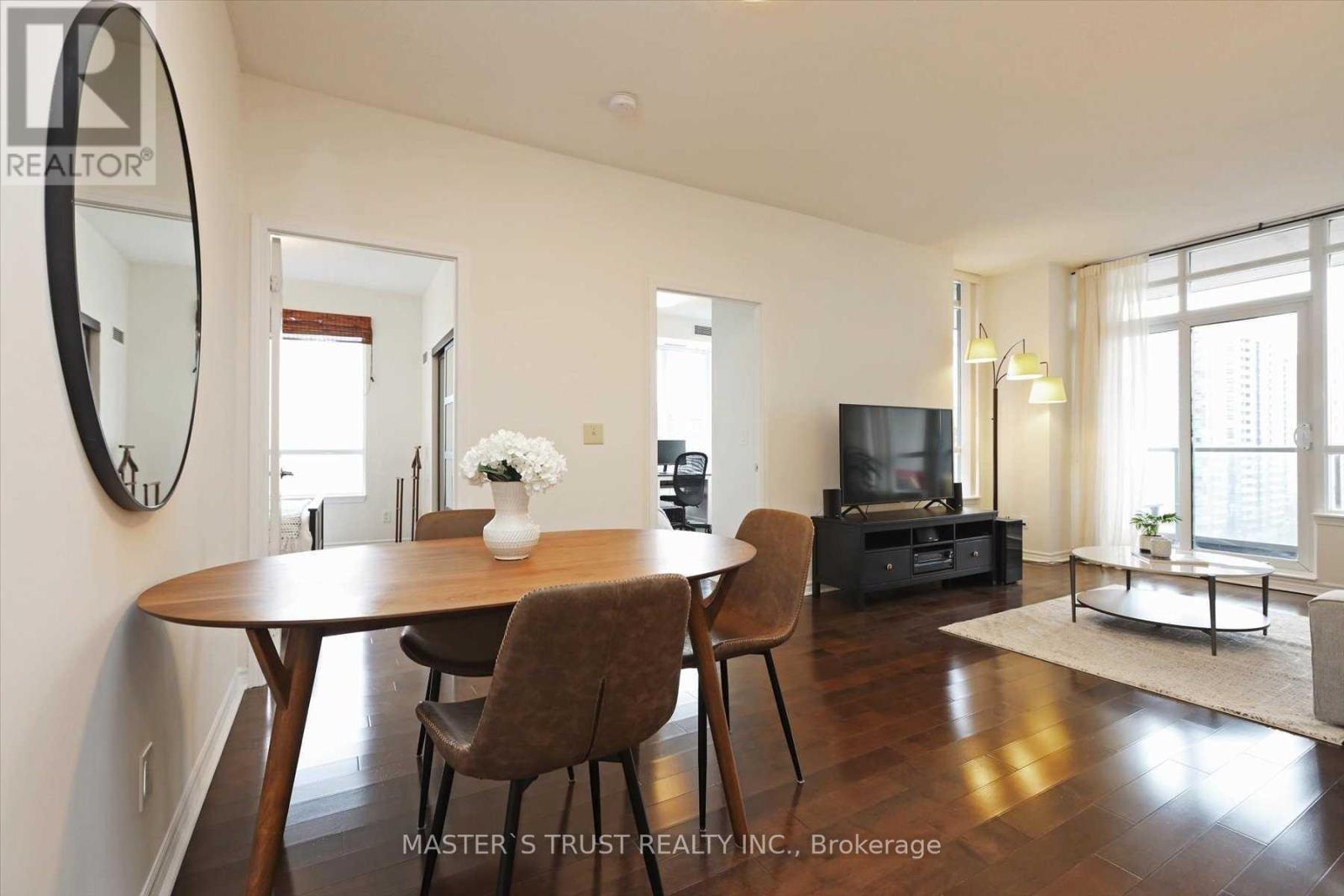 1004 - 388 Prince Of Wales Drive, Mississauga, Ontario  L5B 0A1 - Photo 13 - W12281093