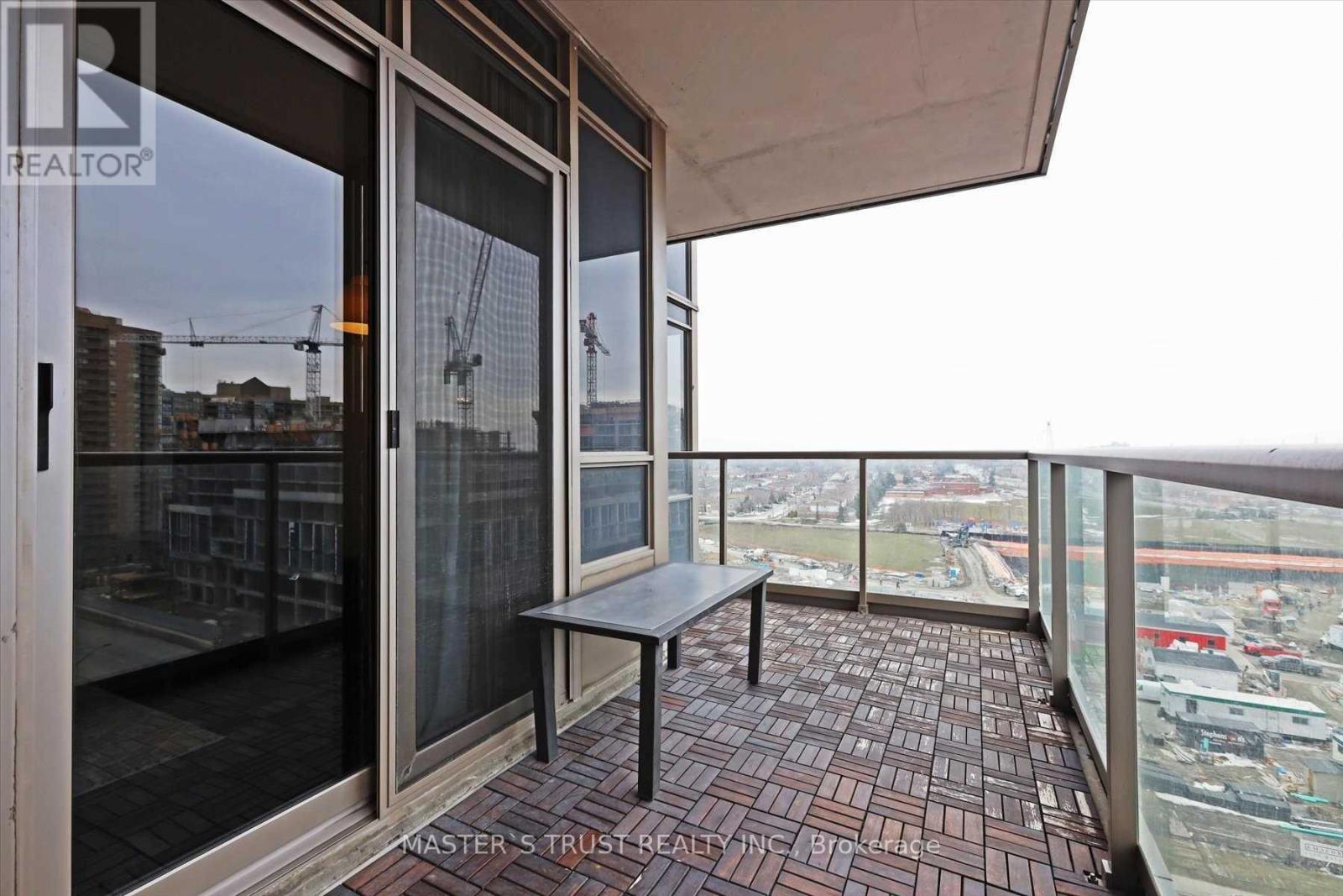1004 - 388 Prince Of Wales Drive, Mississauga, Ontario  L5B 0A1 - Photo 18 - W12281093