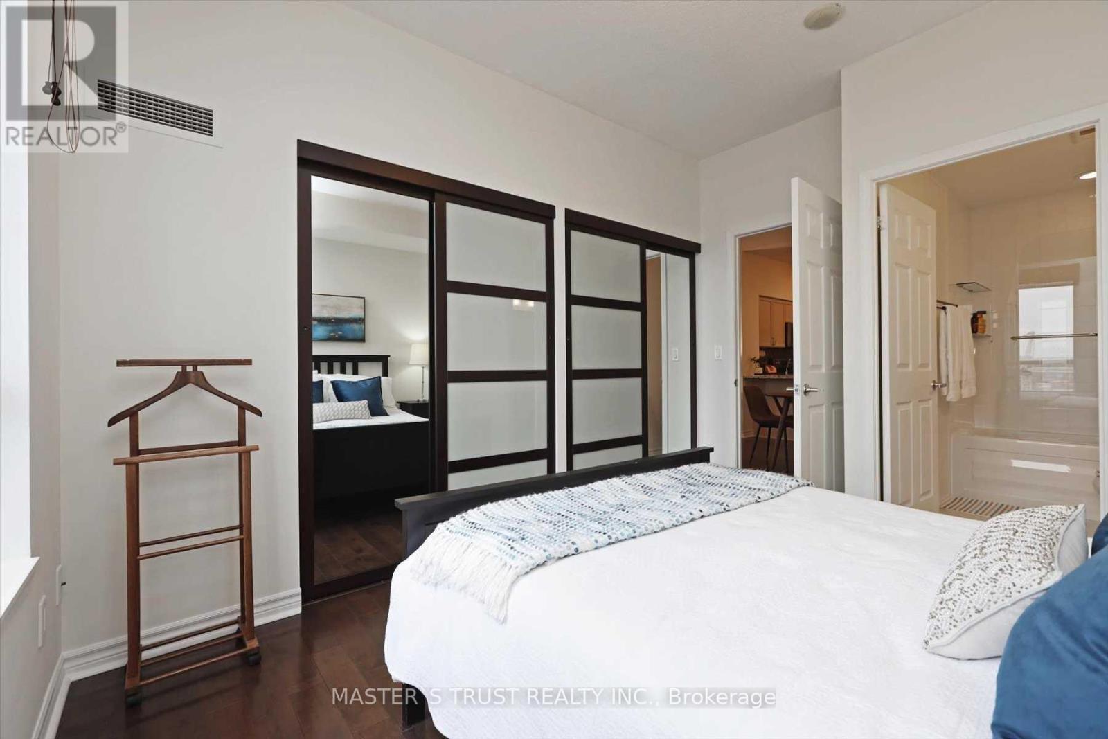 1004 - 388 Prince Of Wales Drive, Mississauga, Ontario  L5B 0A1 - Photo 25 - W12281093