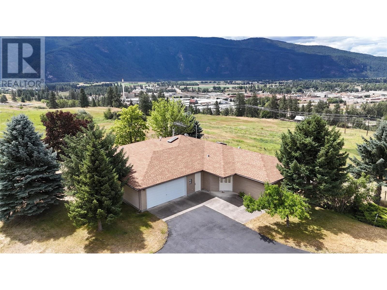 210 WINNIPEG Avenue, grand forks, British Columbia