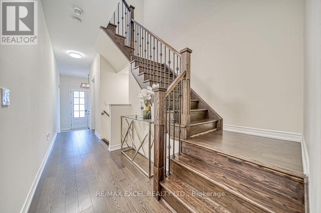 Property at 43 DURBLEE AVENUE image 3