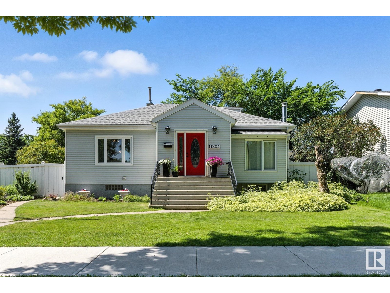 Property at 11204 61 ST NW image 2