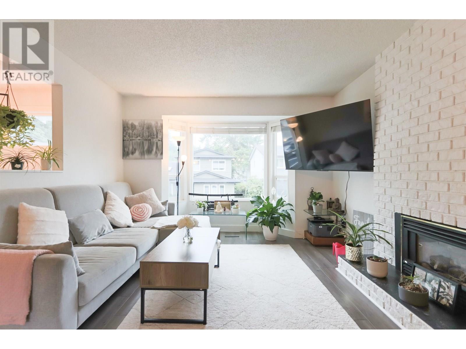 1890 Bow Drive, Coquitlam, British Columbia  V3E 1P6 - Photo 6 - R3018052
