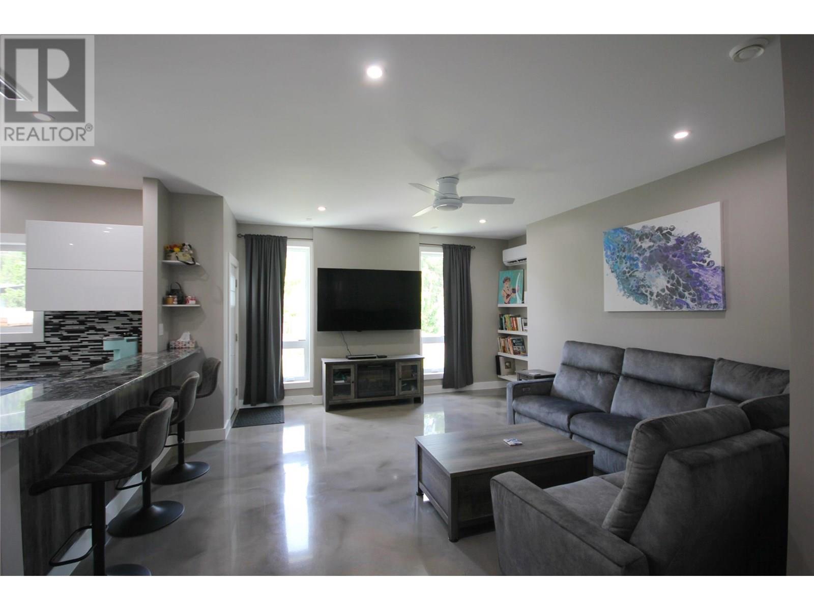 Property at 174 Crown Crescent image 4