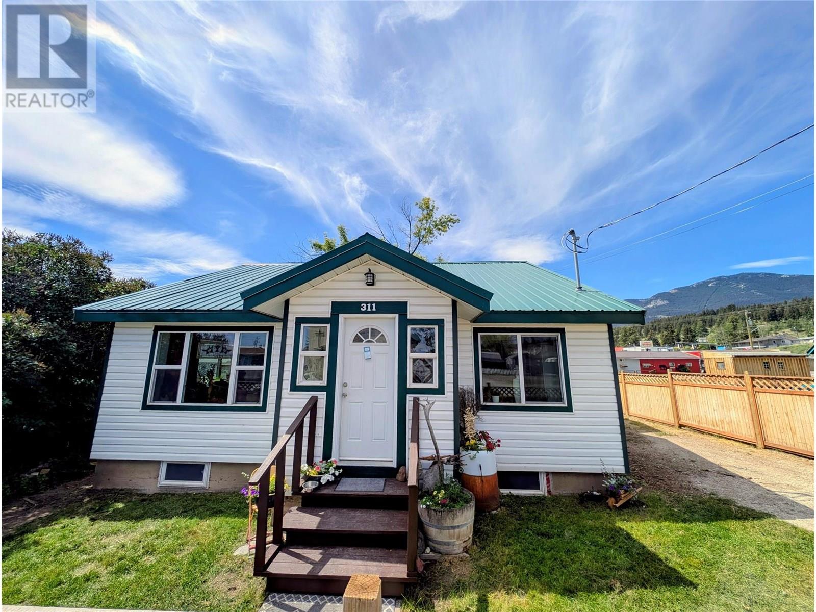 311 Dewdney Avenue, clinton, British Columbia