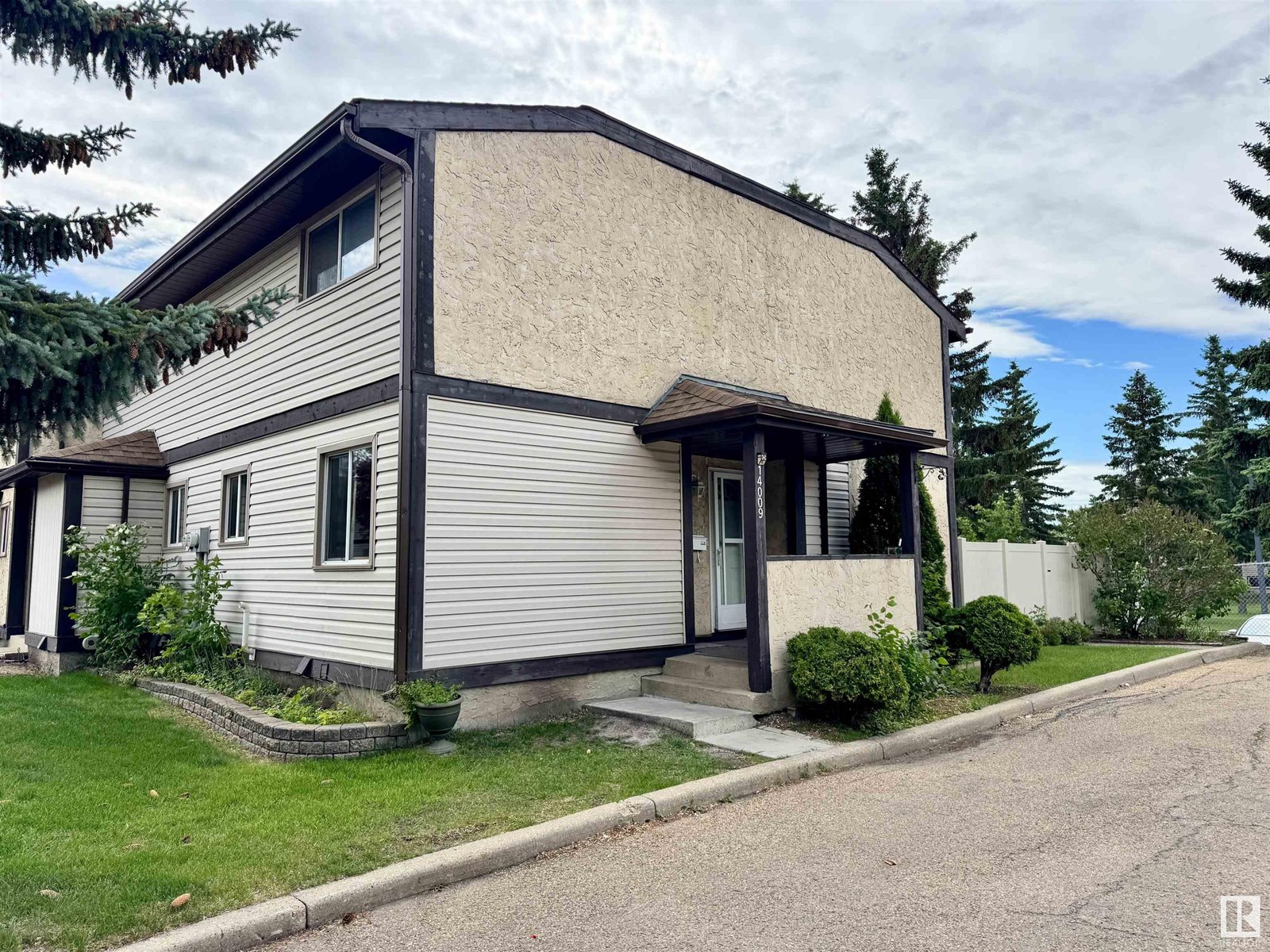 Property at 14009 30 ST NW image 2