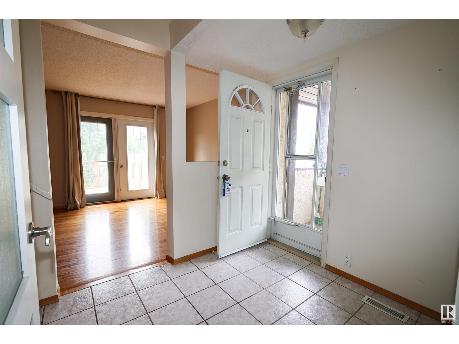 Property at 14009 30 ST NW image 3