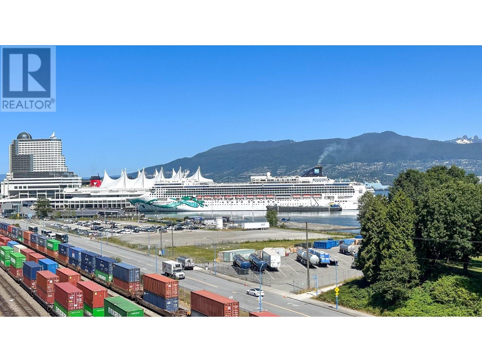 702 41 ALEXANDER STREET, Vancouver, British Columbia