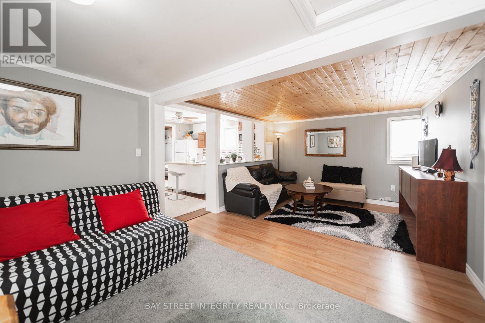 74 De La Salle Boulevard, Georgina, Ontario  L0E 1S0 - Photo 10 - N12281227