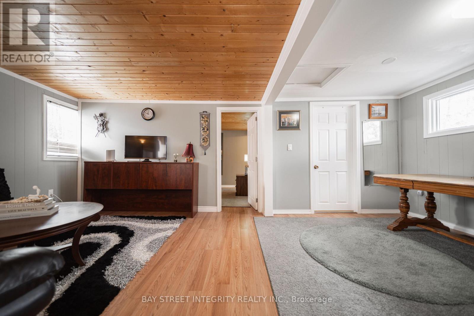 74 De La Salle Boulevard, Georgina, Ontario  L0E 1S0 - Photo 13 - N12281229