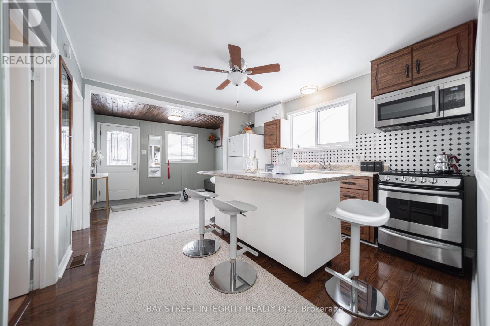 74 De La Salle Boulevard, Georgina, Ontario  L0E 1S0 - Photo 14 - N12281229