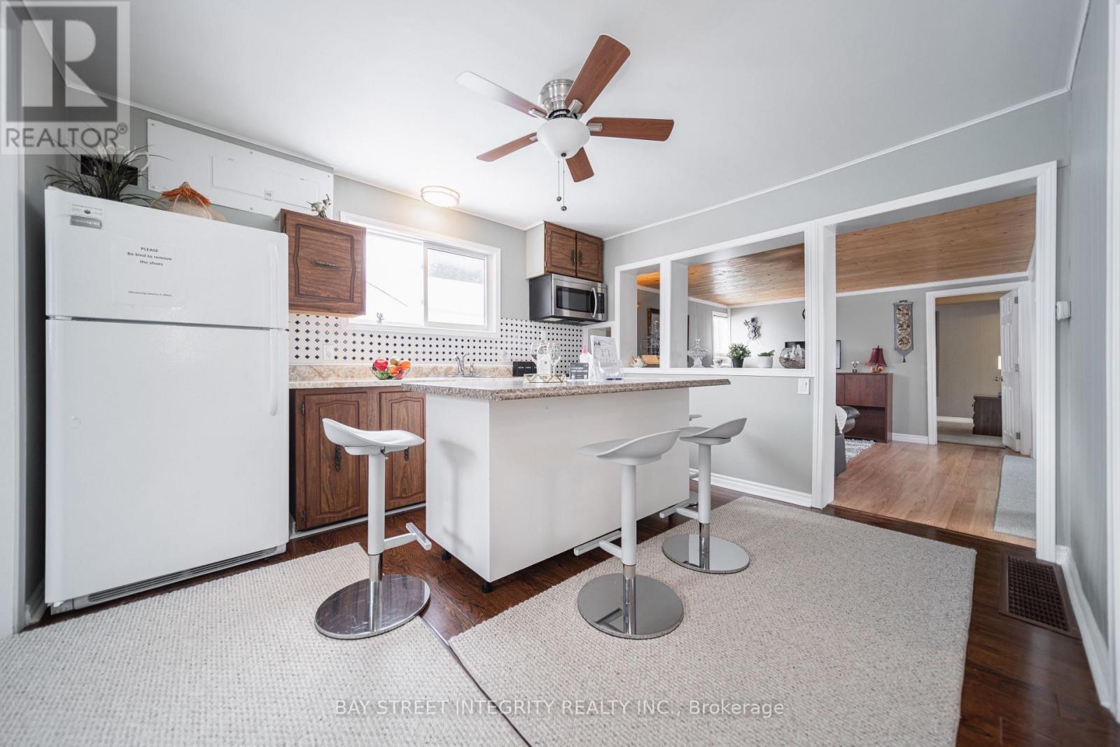 74 De La Salle Boulevard, Georgina, Ontario  L0E 1S0 - Photo 15 - N12281229