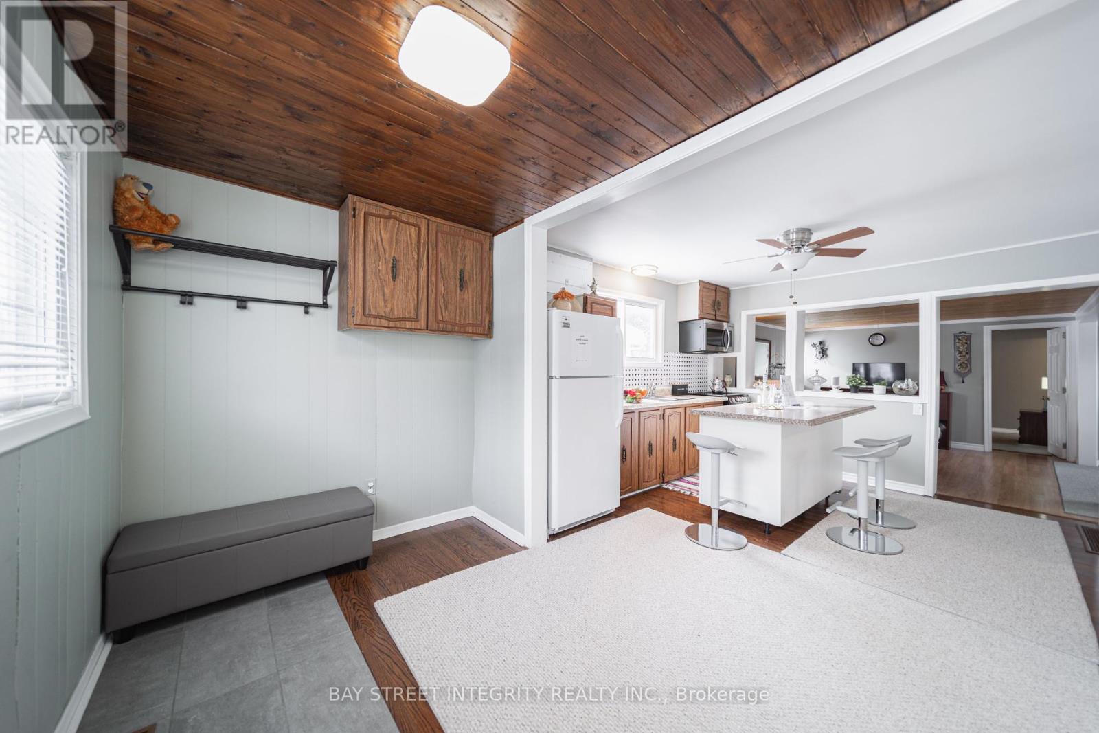 74 De La Salle Boulevard, Georgina, Ontario  L0E 1S0 - Photo 17 - N12281229