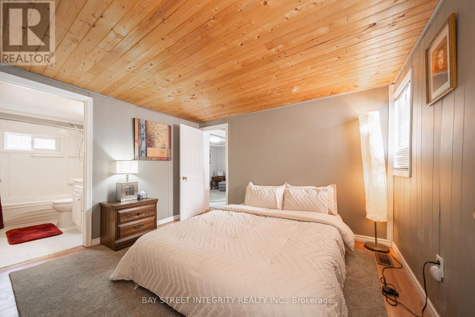 74 De La Salle Boulevard, Georgina, Ontario  L0E 1S0 - Photo 2 - N12281229