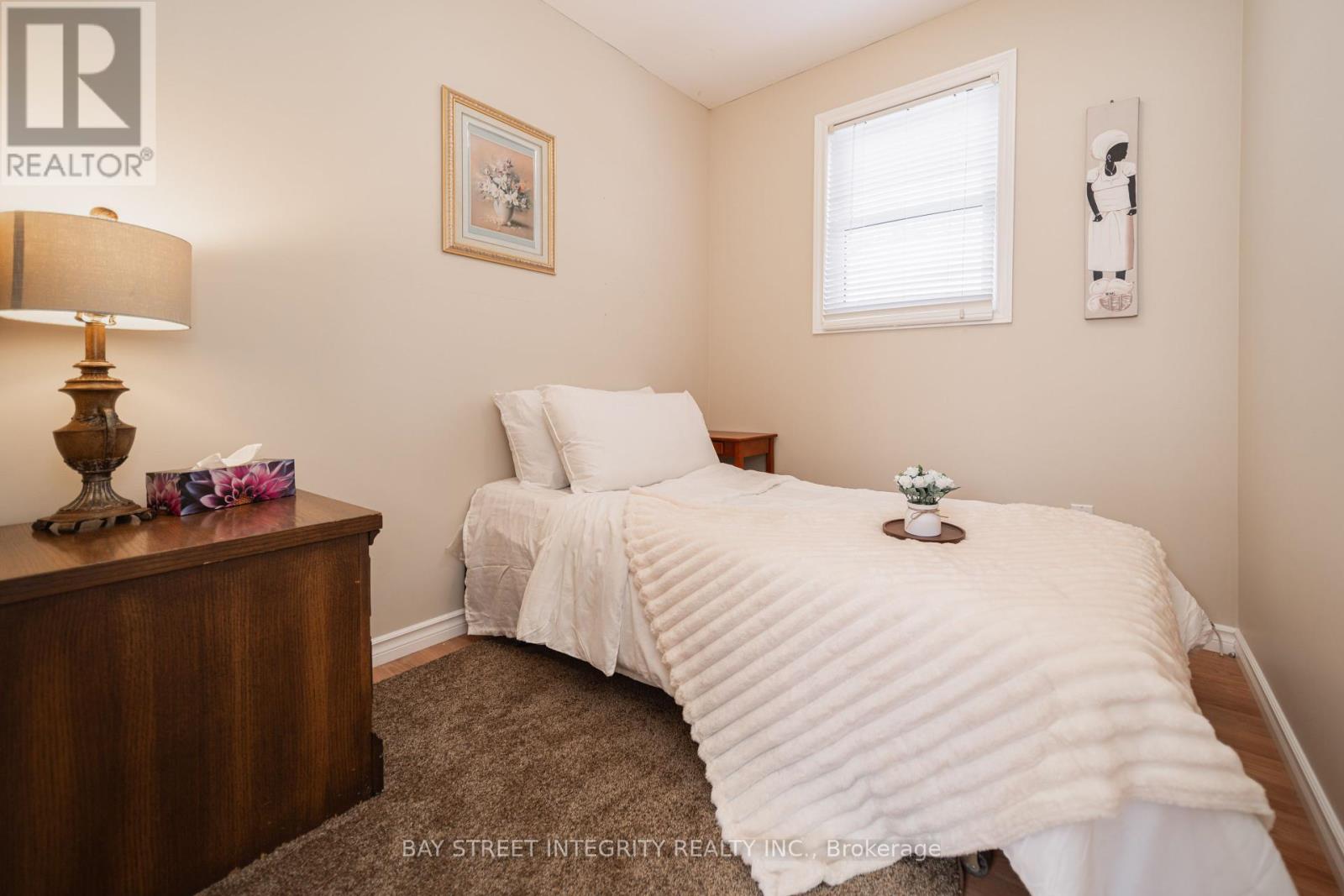 74 De La Salle Boulevard, Georgina, Ontario  L0E 1S0 - Photo 23 - N12281229