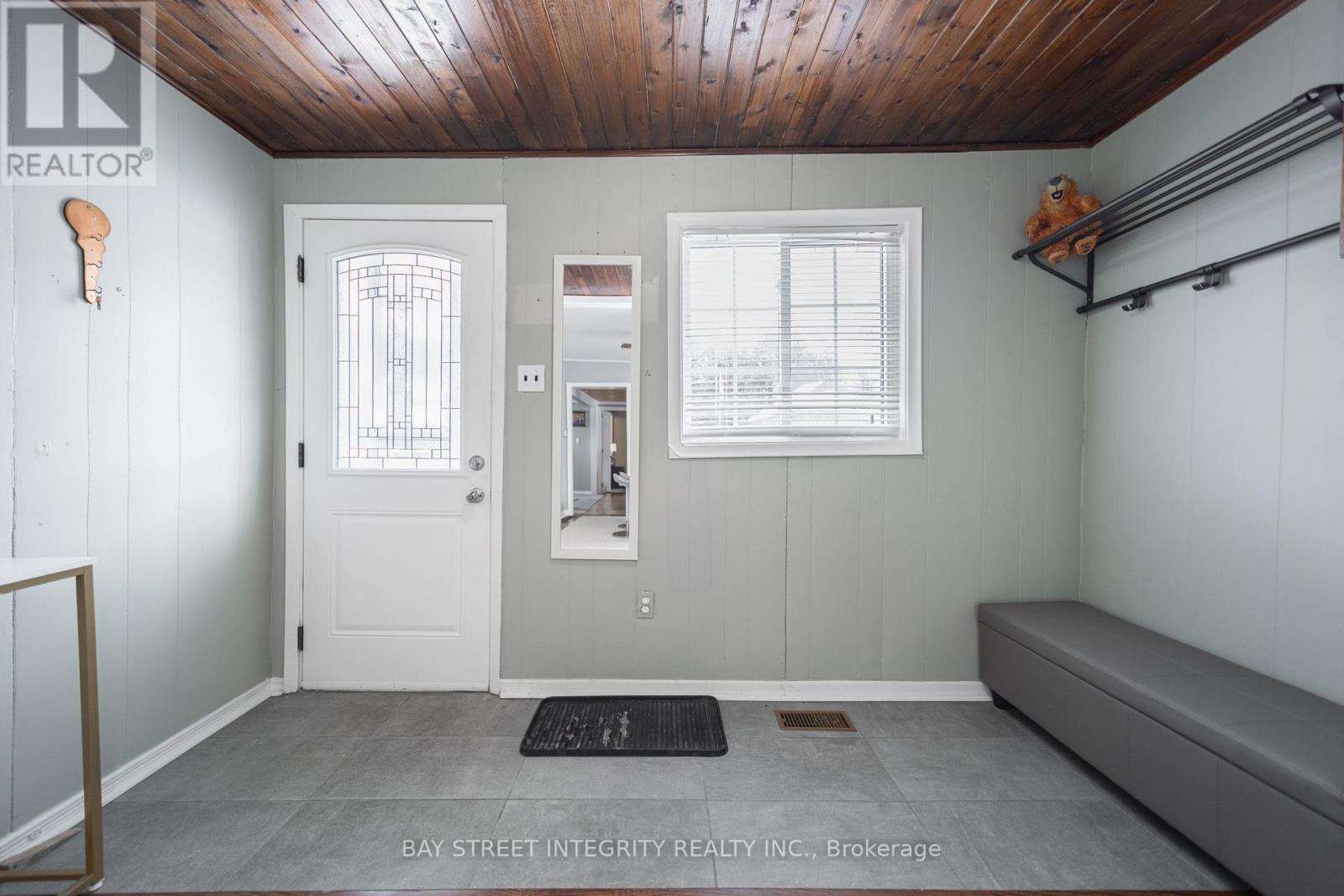 74 De La Salle Boulevard, Georgina, Ontario  L0E 1S0 - Photo 27 - N12281229
