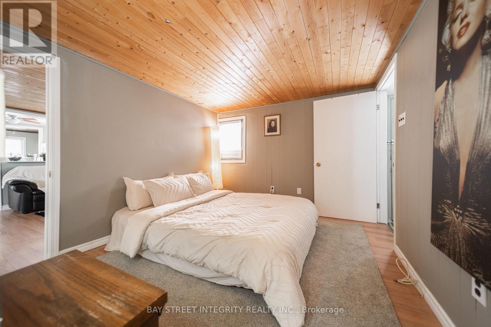 74 De La Salle Boulevard, Georgina, Ontario  L0E 1S0 - Photo 3 - N12281229